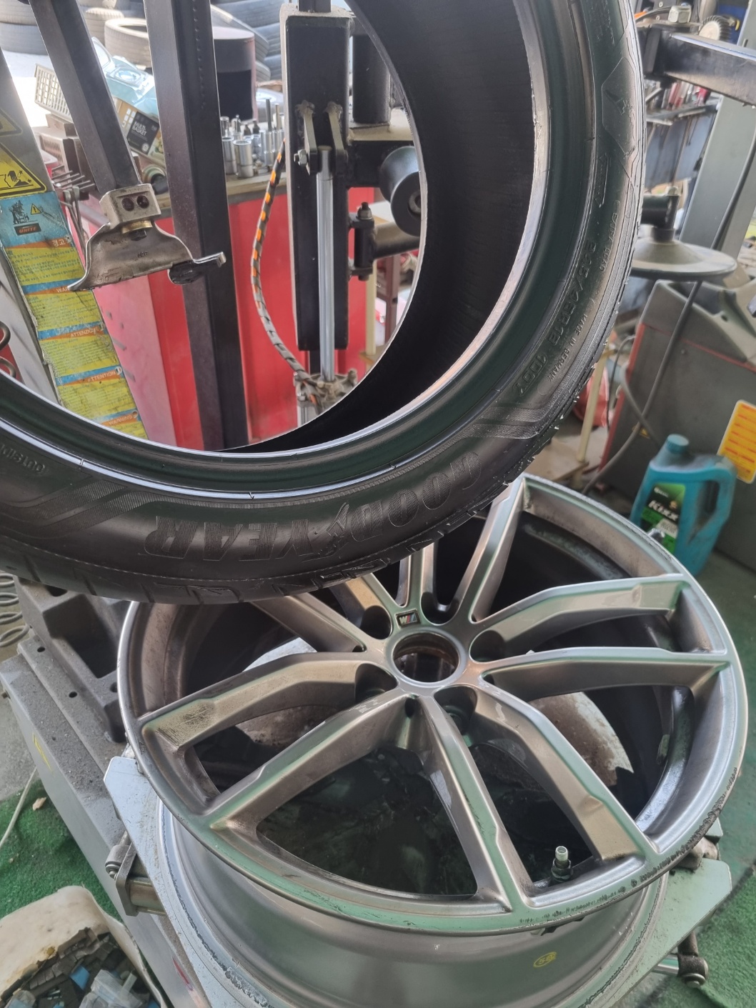 2000769928_btg0h4z2_fc6caaa2d9556f817095bd418e8f0689a04b1b8f.jpg 이미지크게보기